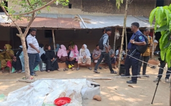 নওগাঁয় তিন বছরের শিশুসহ একই পরিবারের ৪ জনকে গলা কেটে হত্যা